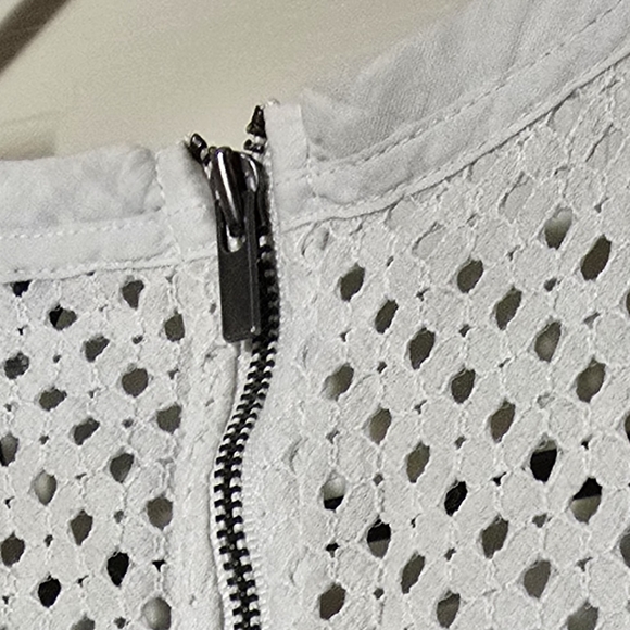 Size S Banana Republic Crew Neck Eyelet Lace Vintage Crop Top - Picture 9 of 12